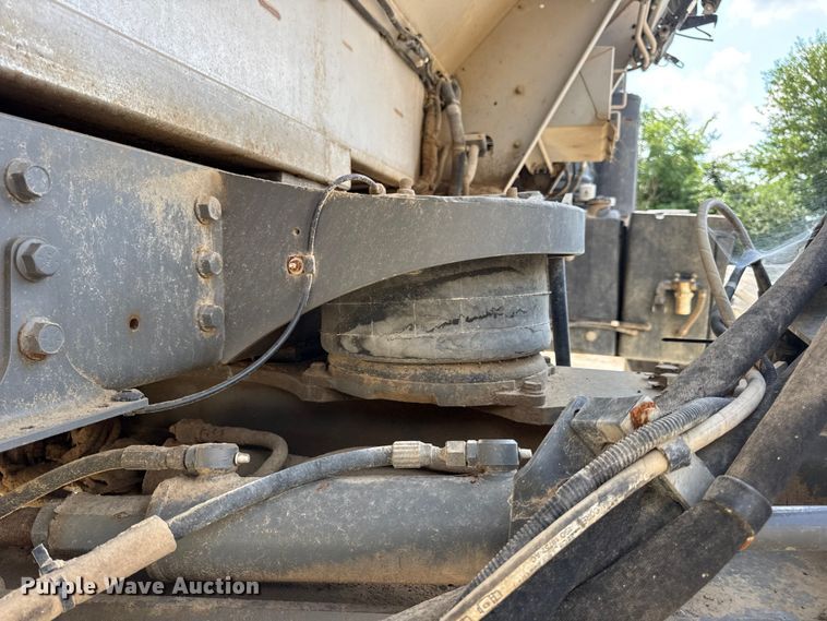 image for item DW3488 2020 RoGator RG1300C spreader