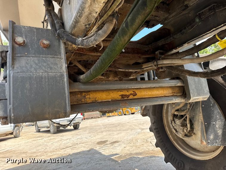 image for item DW3488 2020 RoGator RG1300C spreader