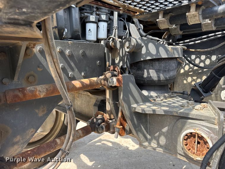 image for item DW3488 2020 RoGator RG1300C spreader