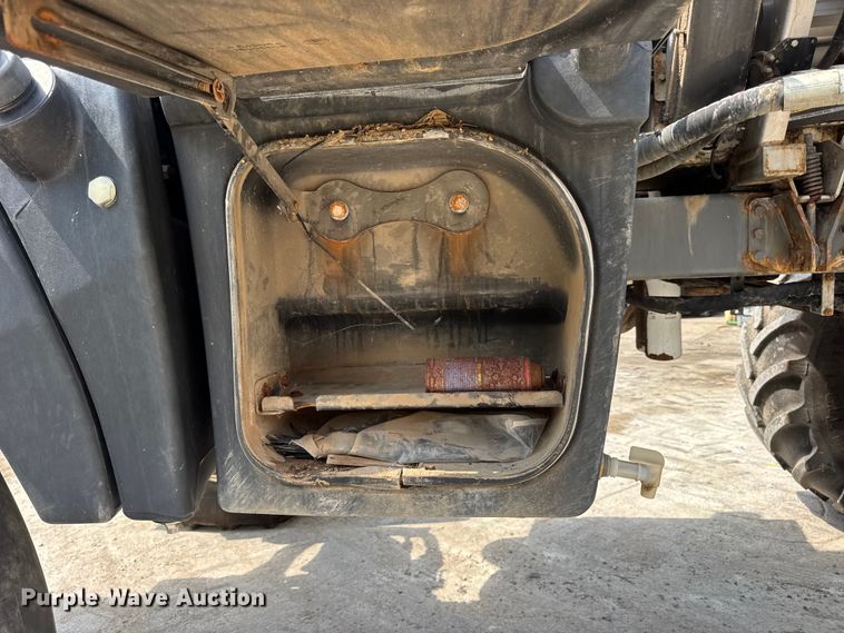 image for item DW3488 2020 RoGator RG1300C spreader