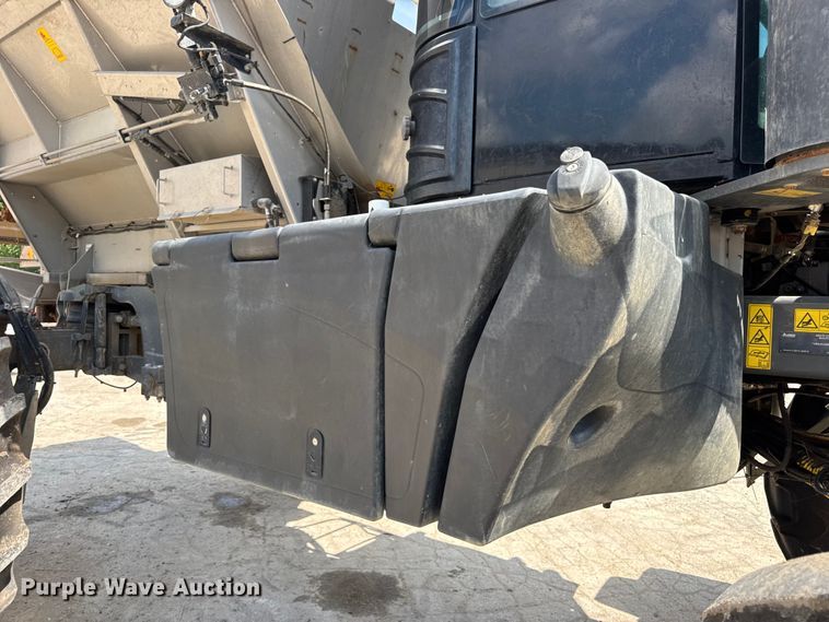 image for item DW3488 2020 RoGator RG1300C spreader