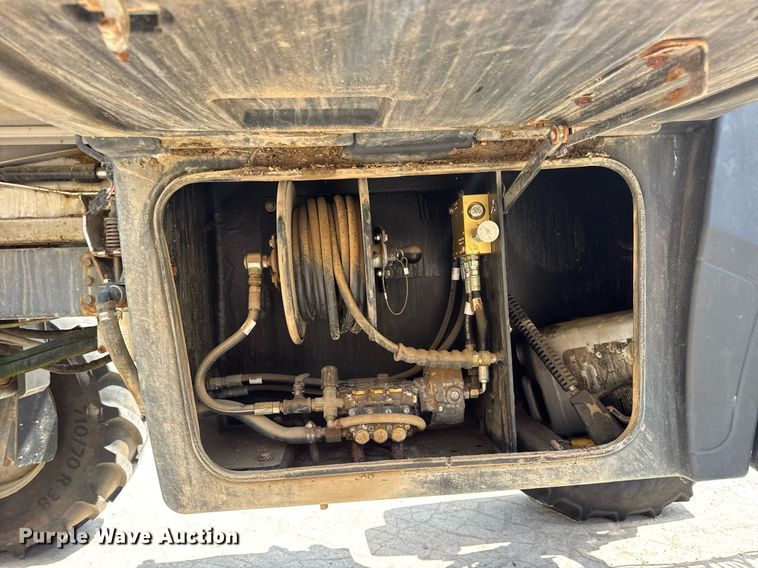 image for item DW3488 2020 RoGator RG1300C spreader