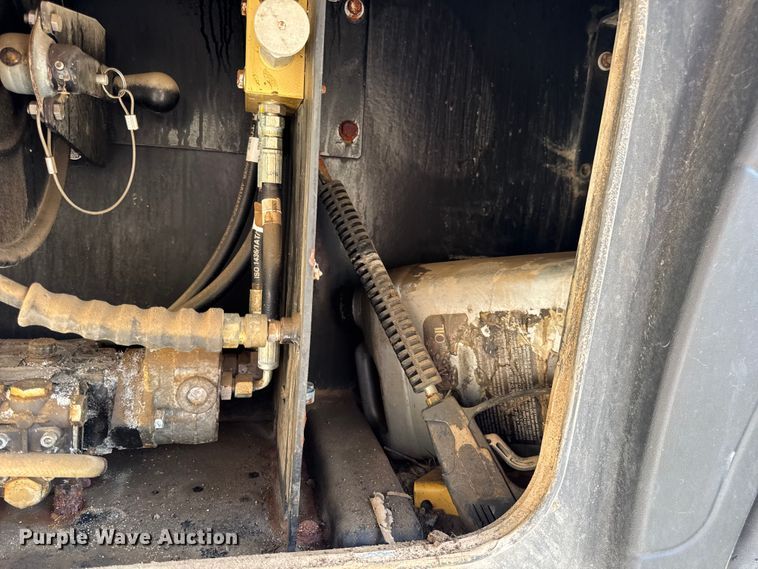 image for item DW3488 2020 RoGator RG1300C spreader