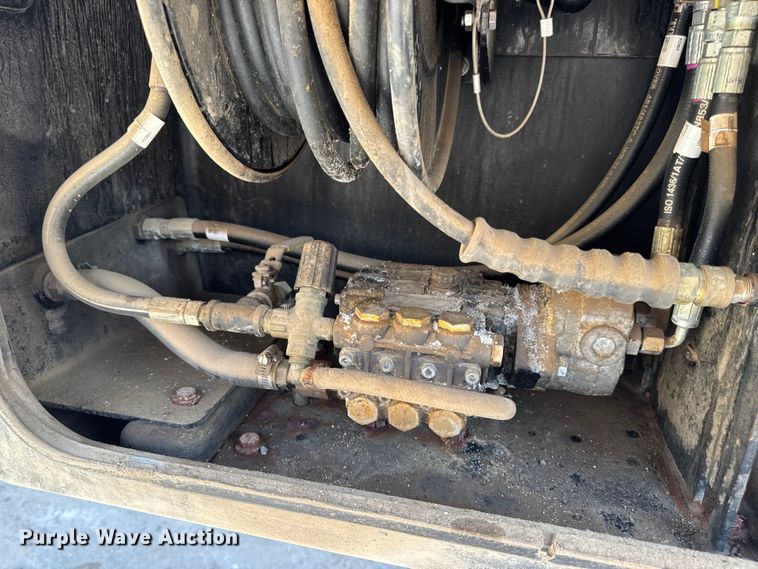 image for item DW3488 2020 RoGator RG1300C spreader