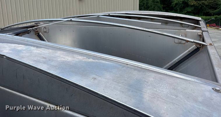 image for item DW3488 2020 RoGator RG1300C spreader