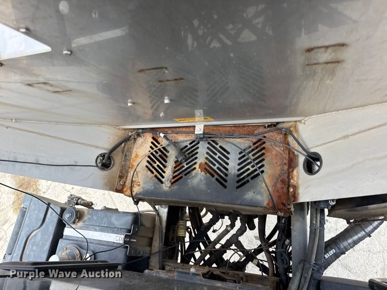 image for item DW3488 2020 RoGator RG1300C spreader