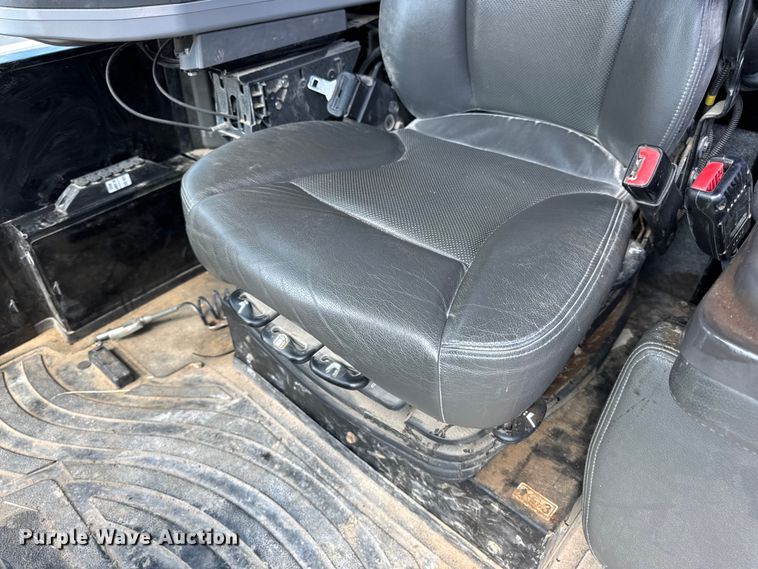 image for item DW3488 2020 RoGator RG1300C spreader