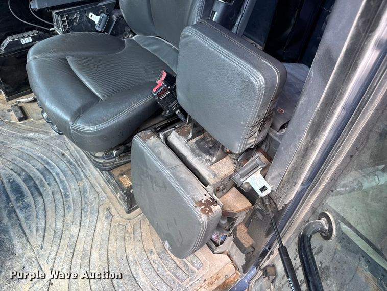 image for item DW3488 2020 RoGator RG1300C spreader