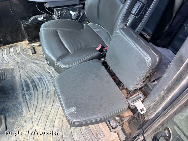 image for item DW3488 2020 RoGator RG1300C spreader