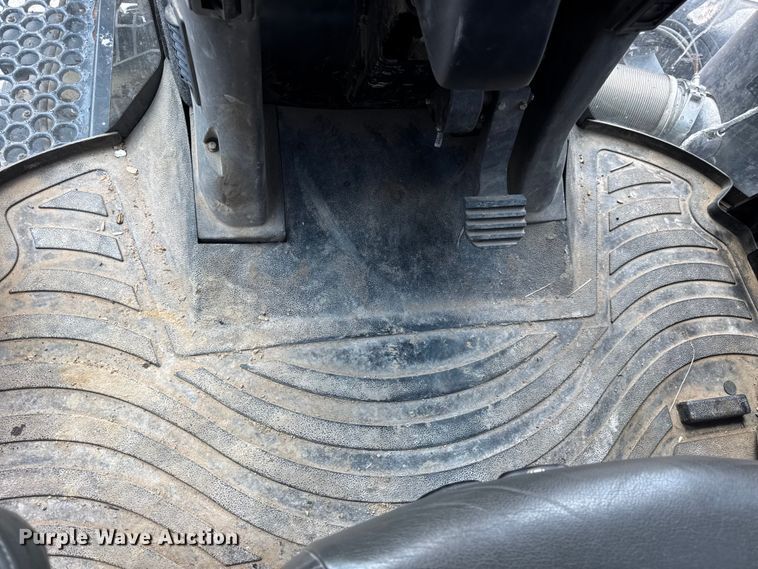 image for item DW3488 2020 RoGator RG1300C spreader