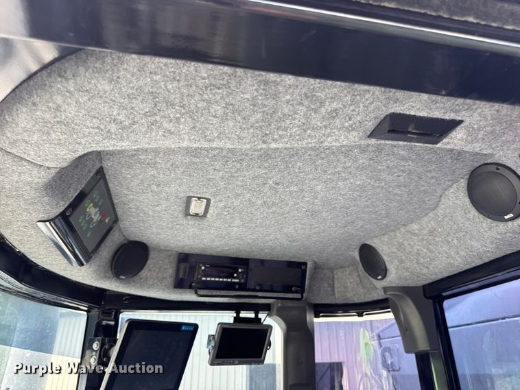 image for item DW3488 2020 RoGator RG1300C spreader