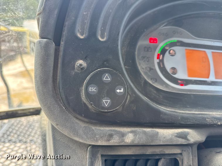 image for item DW3488 2020 RoGator RG1300C spreader