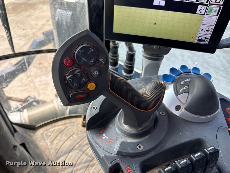 image for item DW3488 2020 RoGator RG1300C spreader