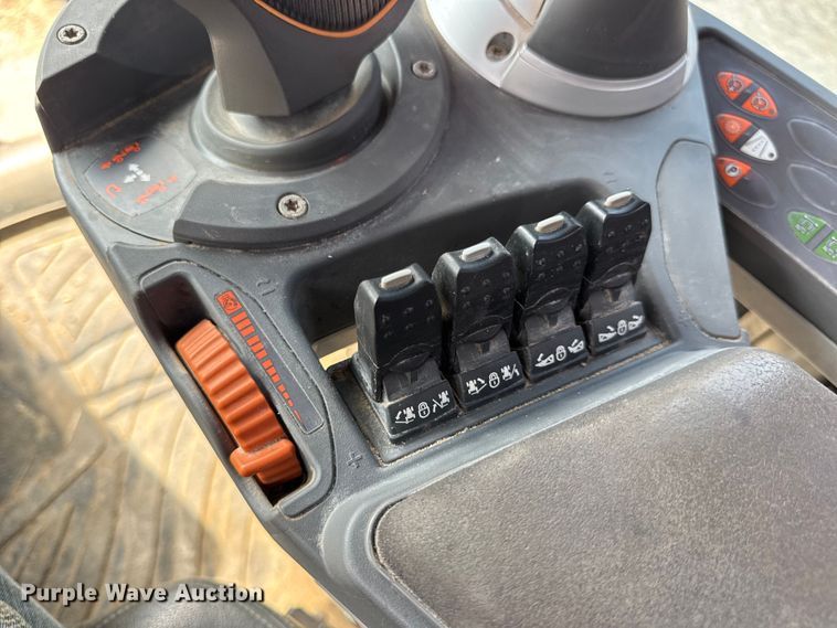 image for item DW3488 2020 RoGator RG1300C spreader