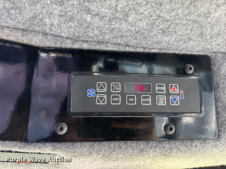 image for item DW3488 2020 RoGator RG1300C spreader