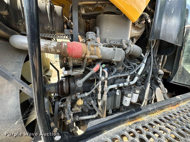 image for item DW3488 2020 RoGator RG1300C spreader