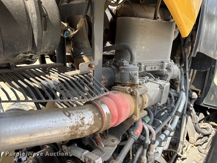 image for item DW3488 2020 RoGator RG1300C spreader