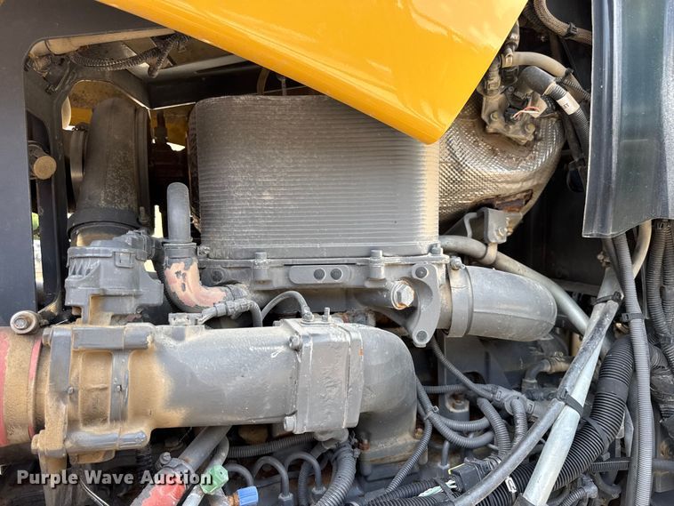 image for item DW3488 2020 RoGator RG1300C spreader