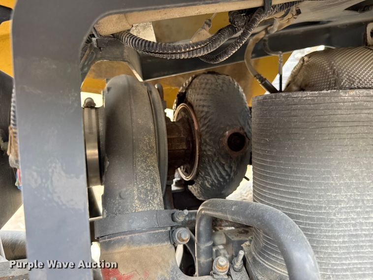 image for item DW3488 2020 RoGator RG1300C spreader