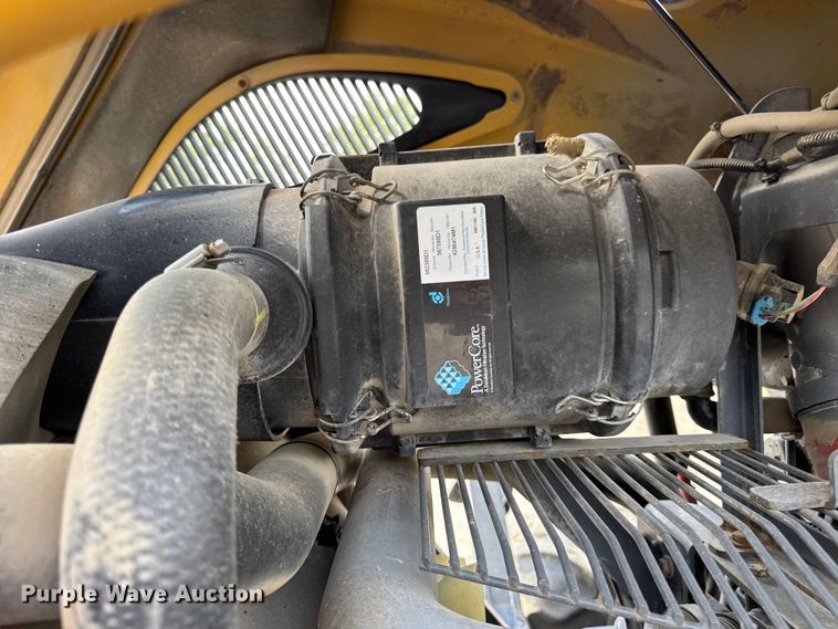 image for item DW3488 2020 RoGator RG1300C spreader