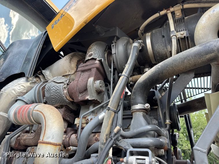 image for item DW3488 2020 RoGator RG1300C spreader