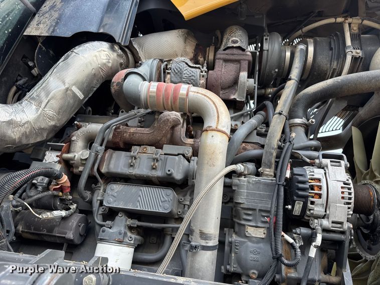 image for item DW3488 2020 RoGator RG1300C spreader