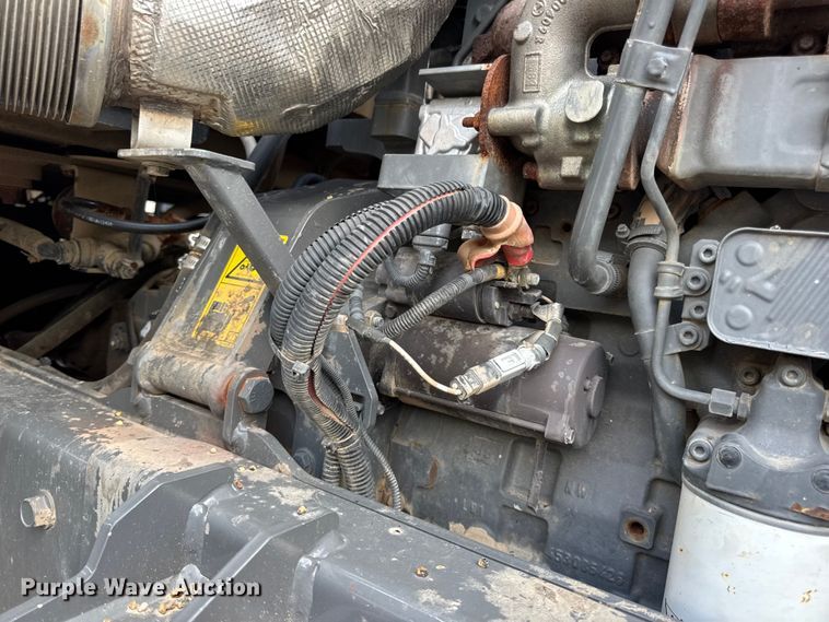 image for item DW3488 2020 RoGator RG1300C spreader