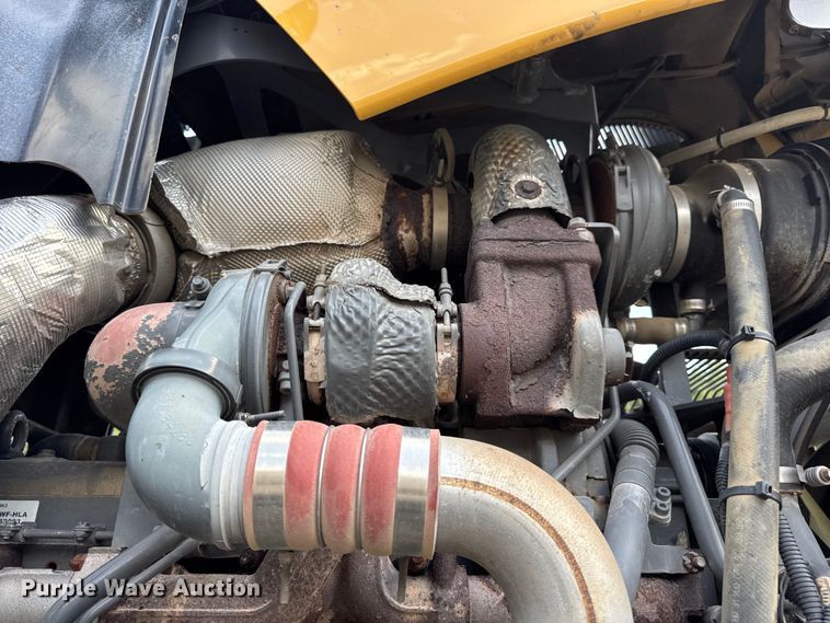 image for item DW3488 2020 RoGator RG1300C spreader