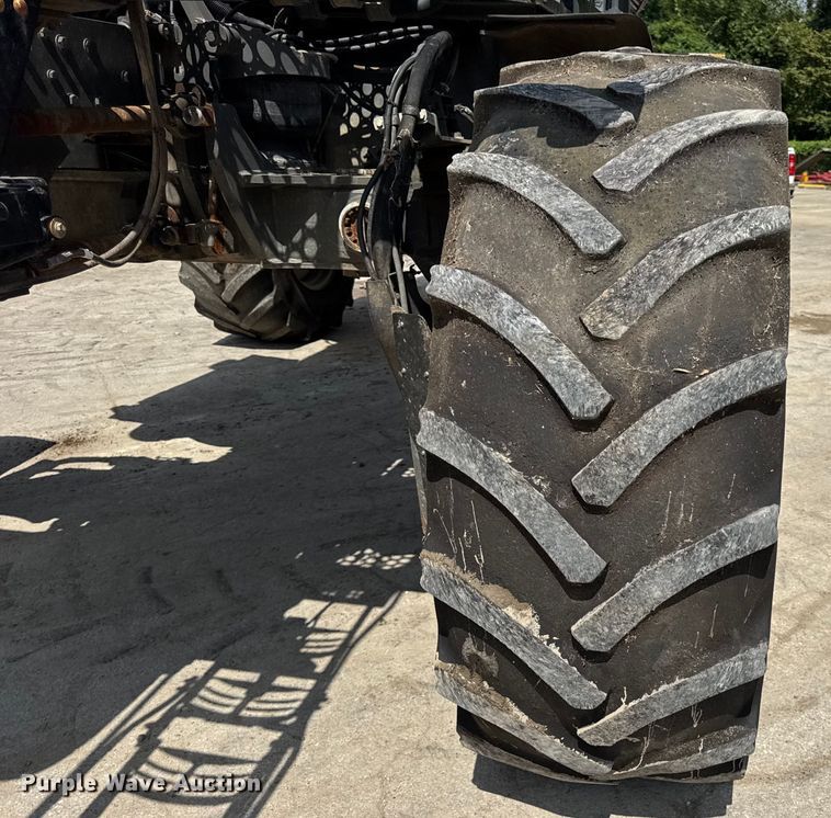 image for item DW3488 2020 RoGator RG1300C spreader