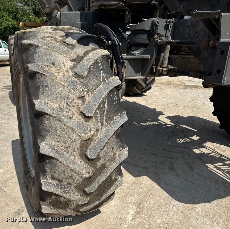 image for item DW3488 2020 RoGator RG1300C spreader