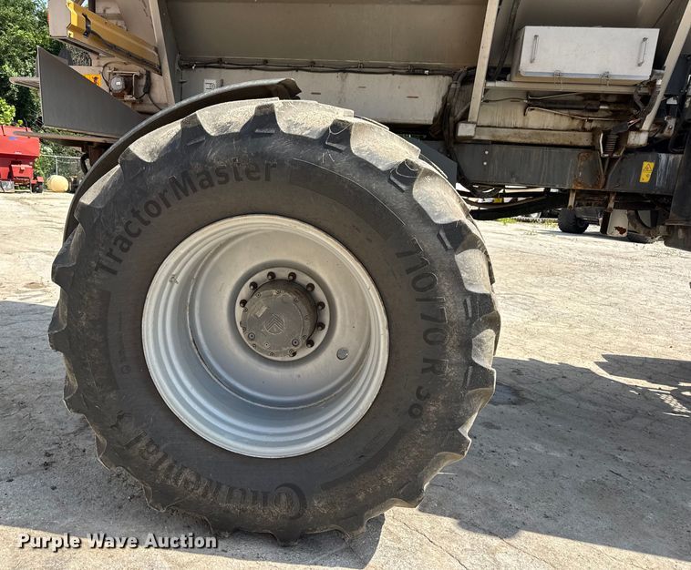 image for item DW3488 2020 RoGator RG1300C spreader