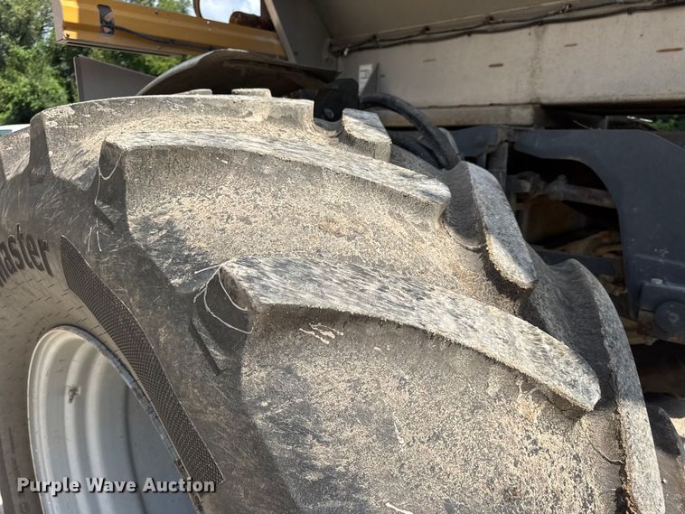 image for item DW3488 2020 RoGator RG1300C spreader