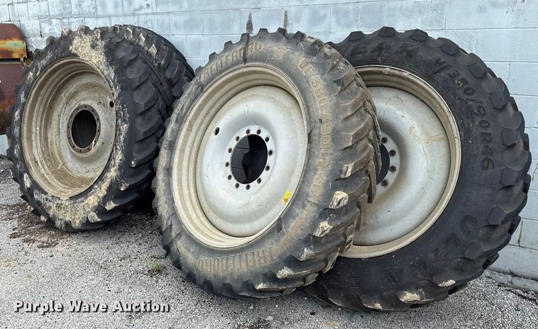 image for item DW3488 2020 RoGator RG1300C spreader