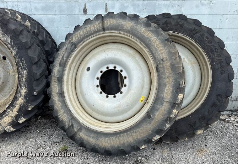 image for item DW3488 2020 RoGator RG1300C spreader