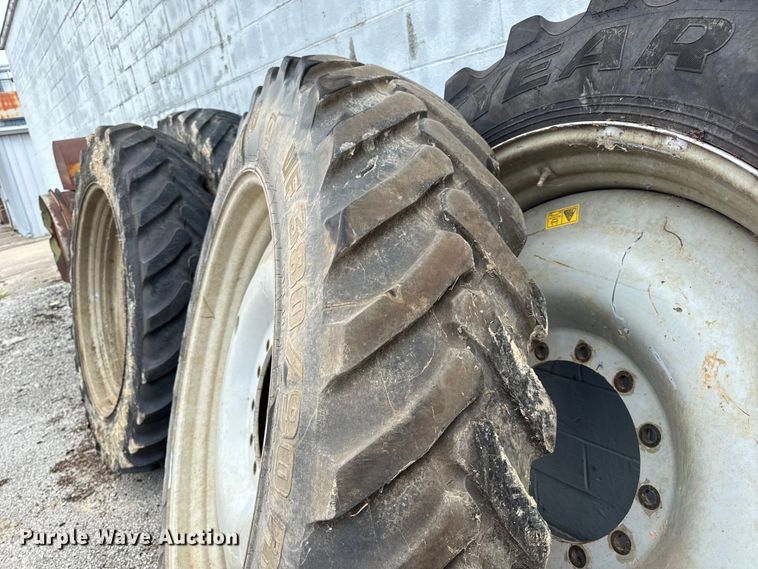 image for item DW3488 2020 RoGator RG1300C spreader