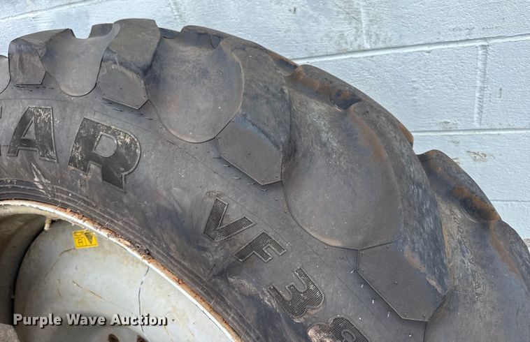 image for item DW3488 2020 RoGator RG1300C spreader