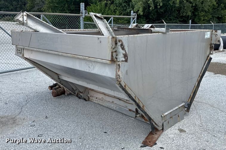 image for item DW3489 New Leader L4000G4 spreader bed