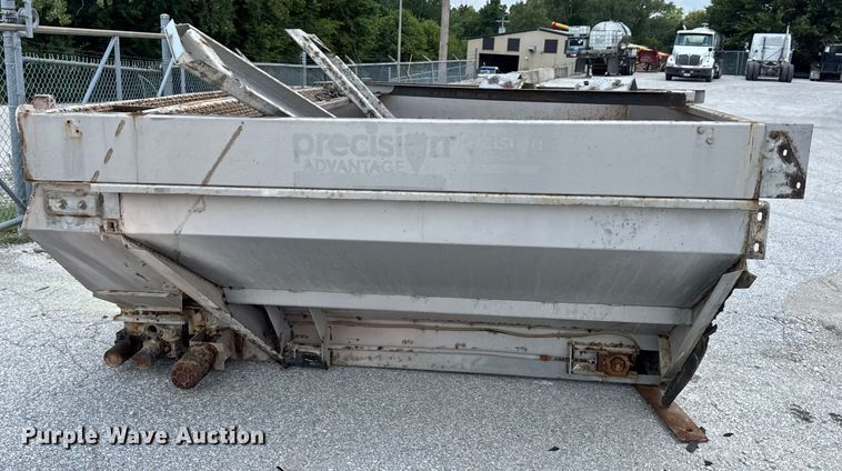 image for item DW3489 New Leader L4000G4 spreader bed