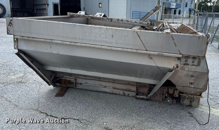 image for item DW3489 New Leader L4000G4 spreader bed