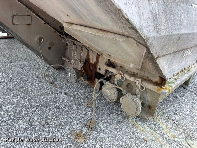 image for item DW3489 New Leader L4000G4 spreader bed