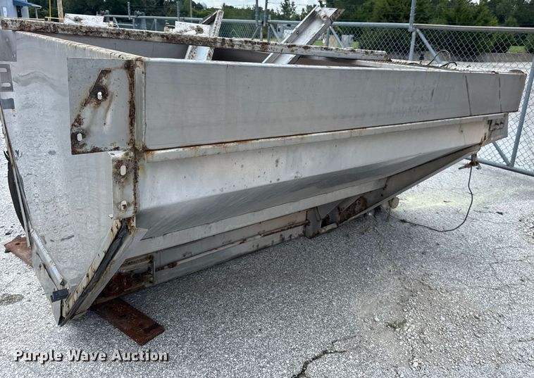 image for item DW3489 New Leader L4000G4 spreader bed