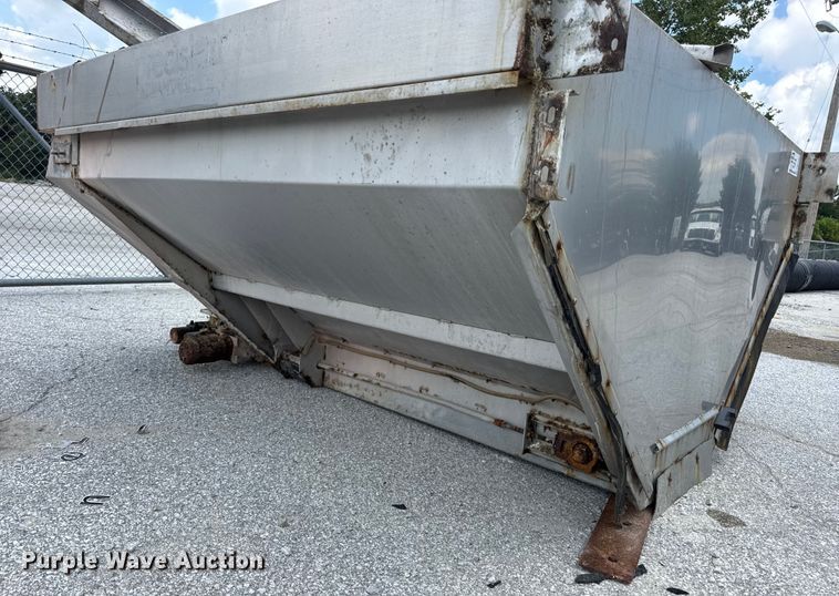 image for item DW3489 New Leader L4000G4 spreader bed