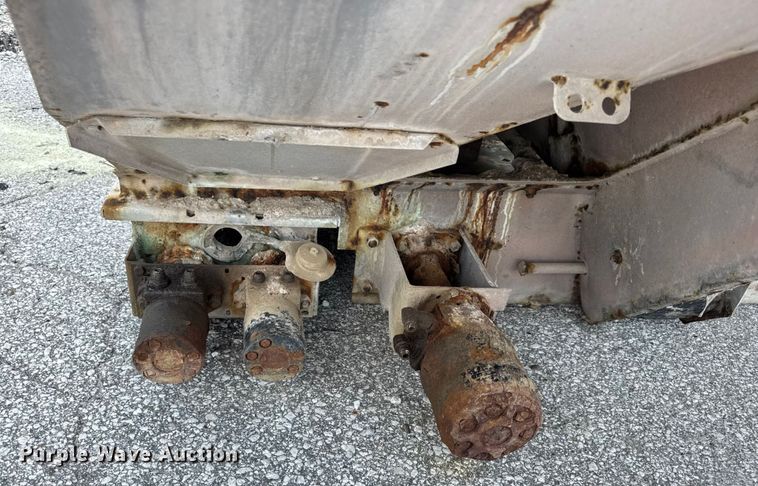 image for item DW3489 New Leader L4000G4 spreader bed