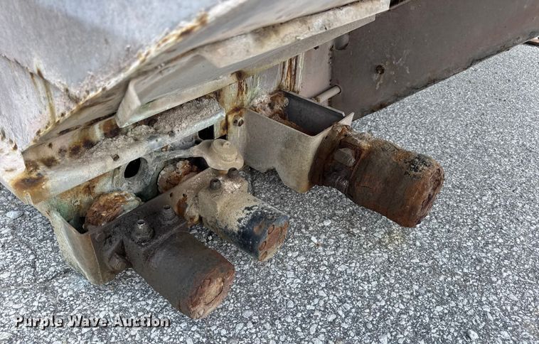 image for item DW3489 New Leader L4000G4 spreader bed