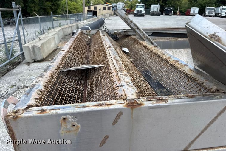 image for item DW3489 New Leader L4000G4 spreader bed