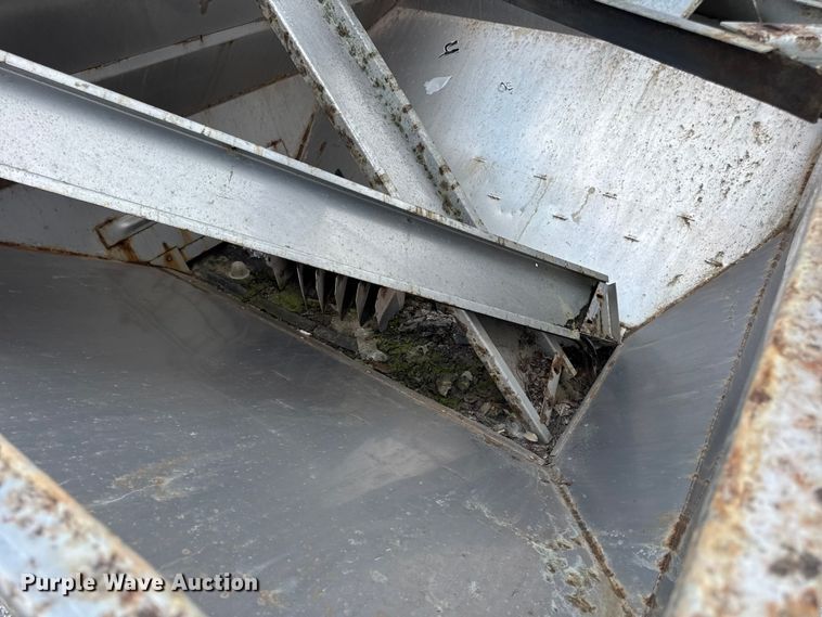 image for item DW3489 New Leader L4000G4 spreader bed