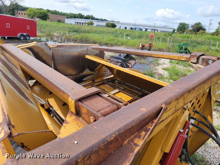 image for item DX7224 Haybuster 2100 bale processor
