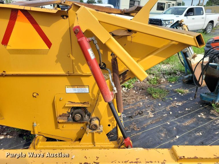 image for item DX7224 Haybuster 2100 bale processor