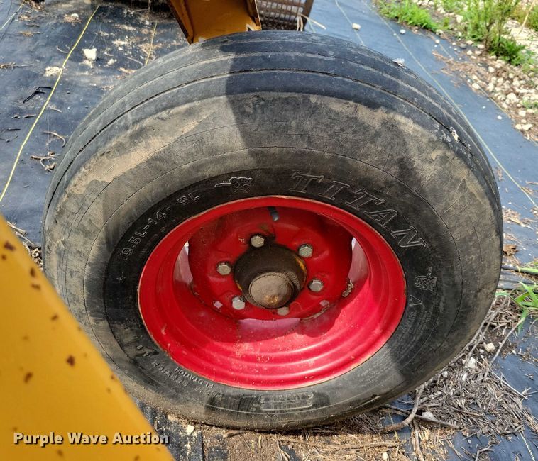 image for item DX7224 Haybuster 2100 bale processor