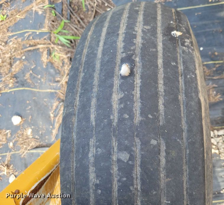 image for item DX7224 Haybuster 2100 bale processor